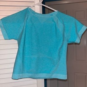 4 working out shirts for women that are great and have gorgeous colors.